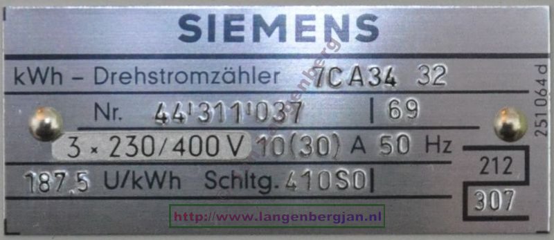 an old Siemens kWh meter / Drehstrohmzahler