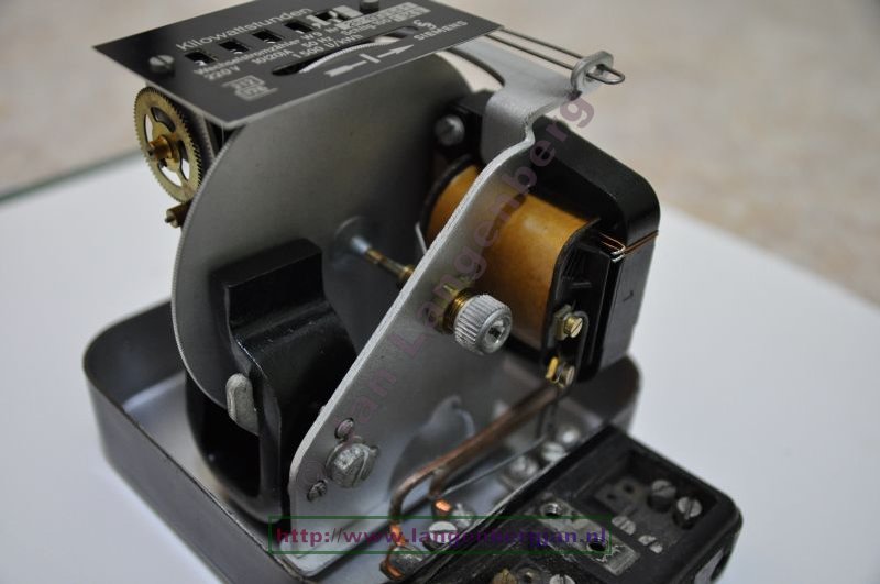 an old Siemens W9 kWh meter / Drehstrohmzahler